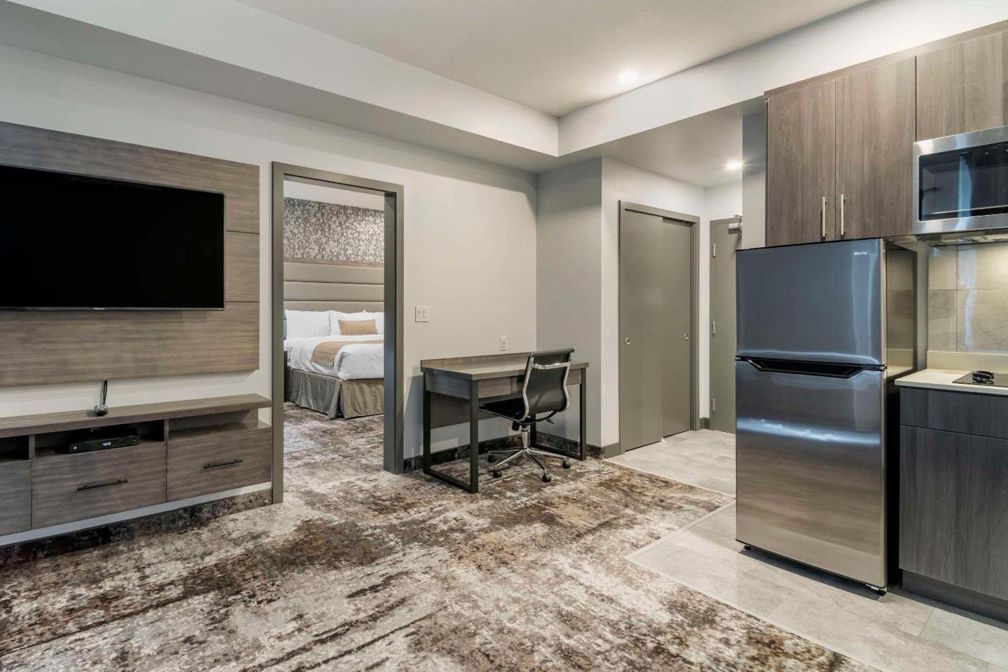 The Hue Hotel, Ascend Hotel Collection Kamloops Exterior photo