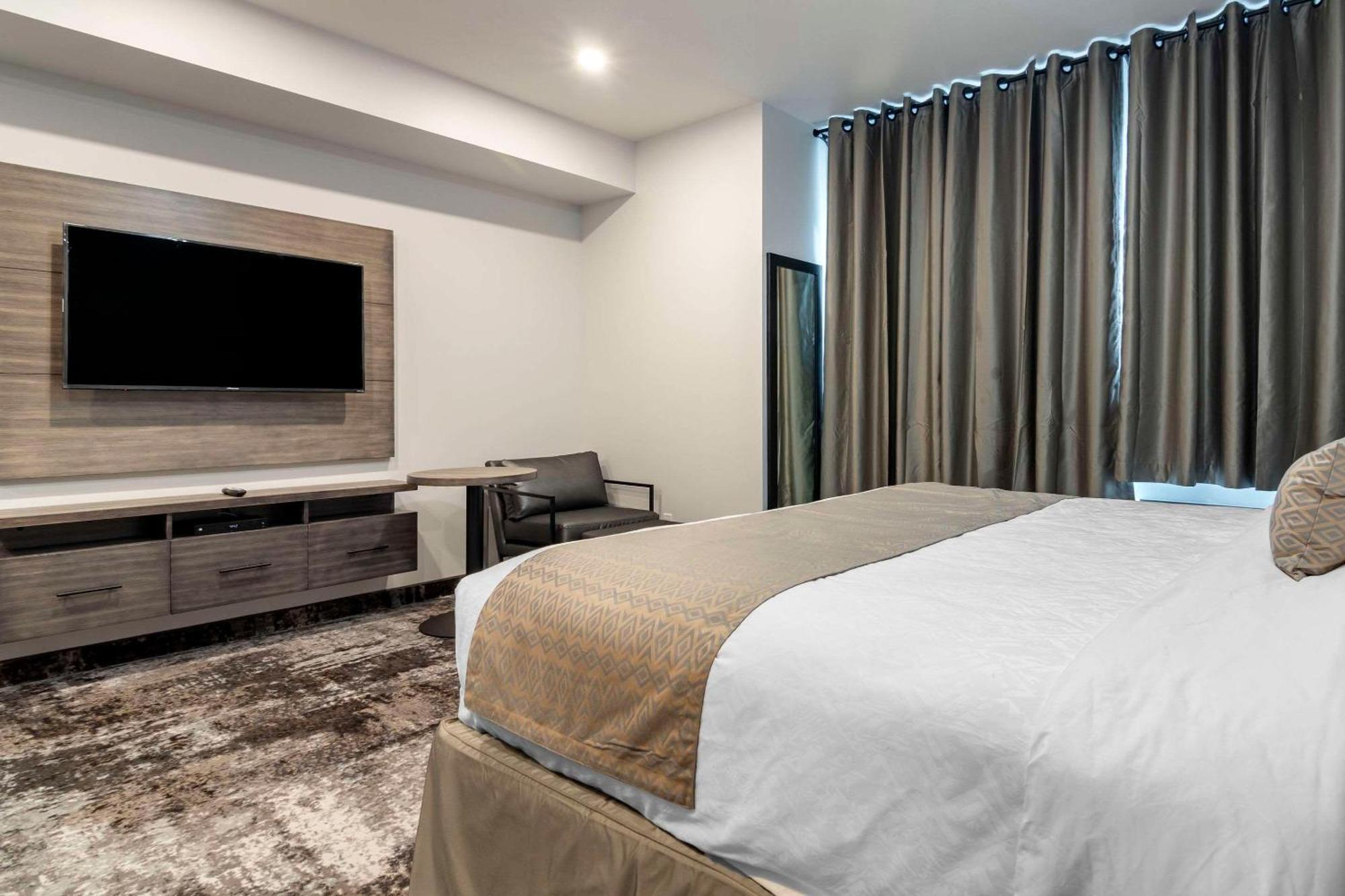 The Hue Hotel, Ascend Hotel Collection Kamloops Exterior photo