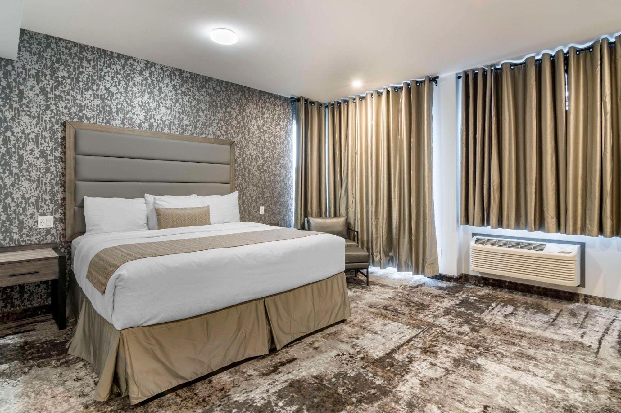 The Hue Hotel, Ascend Hotel Collection Kamloops Exterior photo