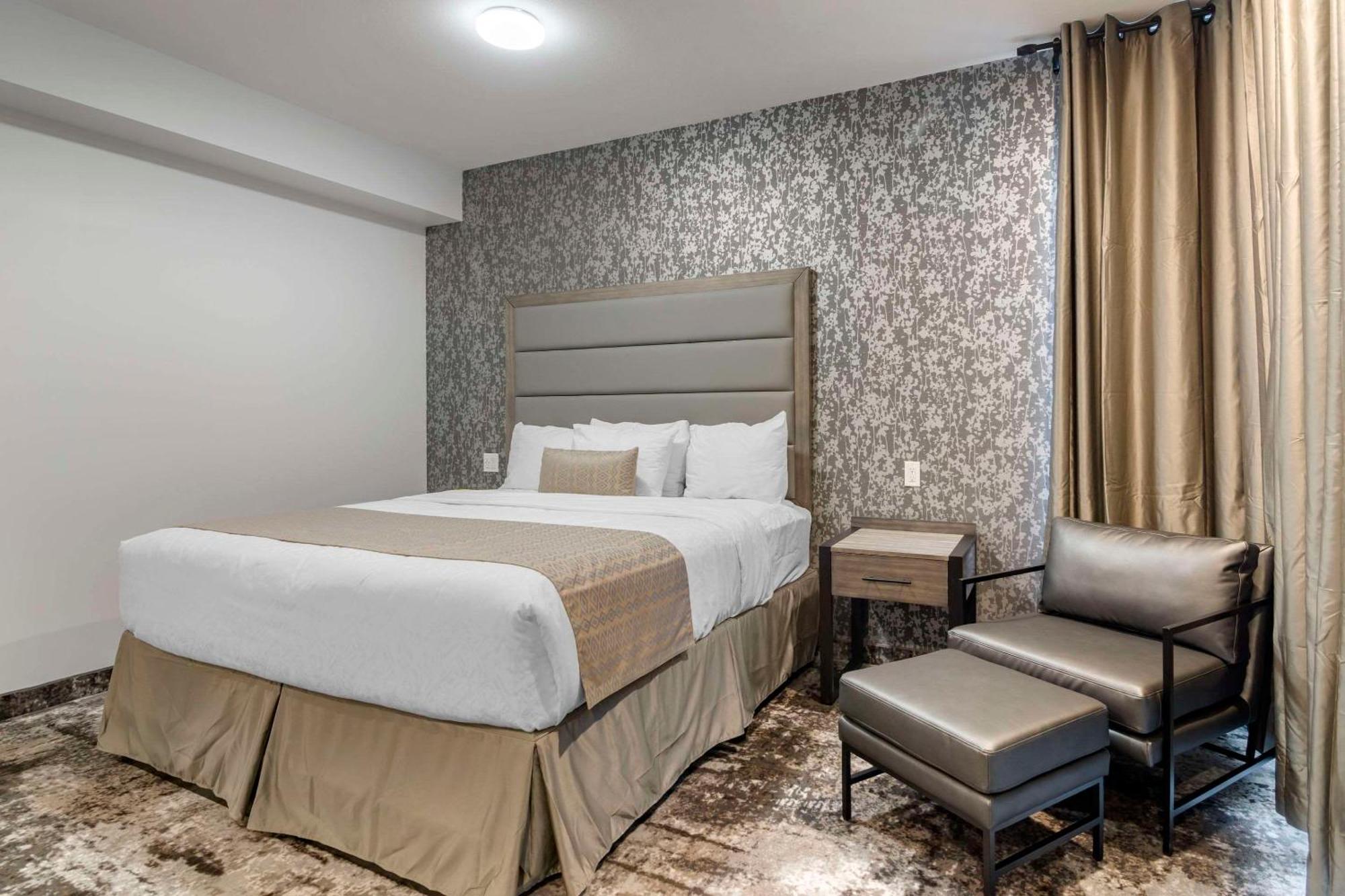 The Hue Hotel, Ascend Hotel Collection Kamloops Exterior photo